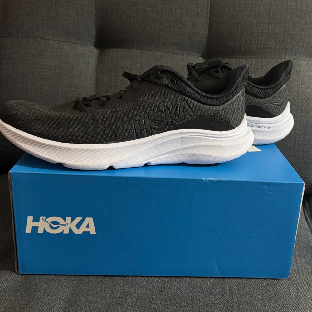 Hoka - Black and White Athletic Running Shoes- Solimar
